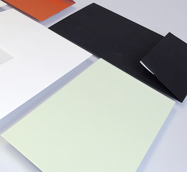 COUVERT ON DEMAND – customized finest paper envelopes by Papyrus